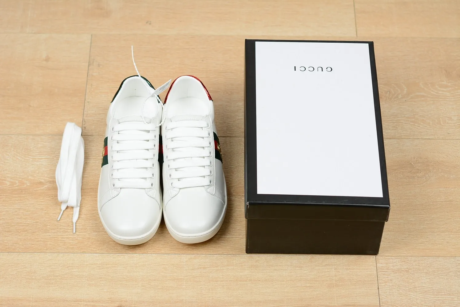 👟👟Ex-factory price 520👟👟 👟👟 Women's Shoes Factory GUCCI】Gucci's hot model Little Bee Gold Edition 35-44 Little Bee Gold Edition·Gucci high version Gucci must-have high-top white shoes [high quality] Specially recommended! The upper is made of original custom-made mercerized cowhide imported from Bangladesh! Original sheepskin lining and custom water snake skin on the back tail! Original molded rubber outsole! Standard size: Female 34-40 Male 40-44